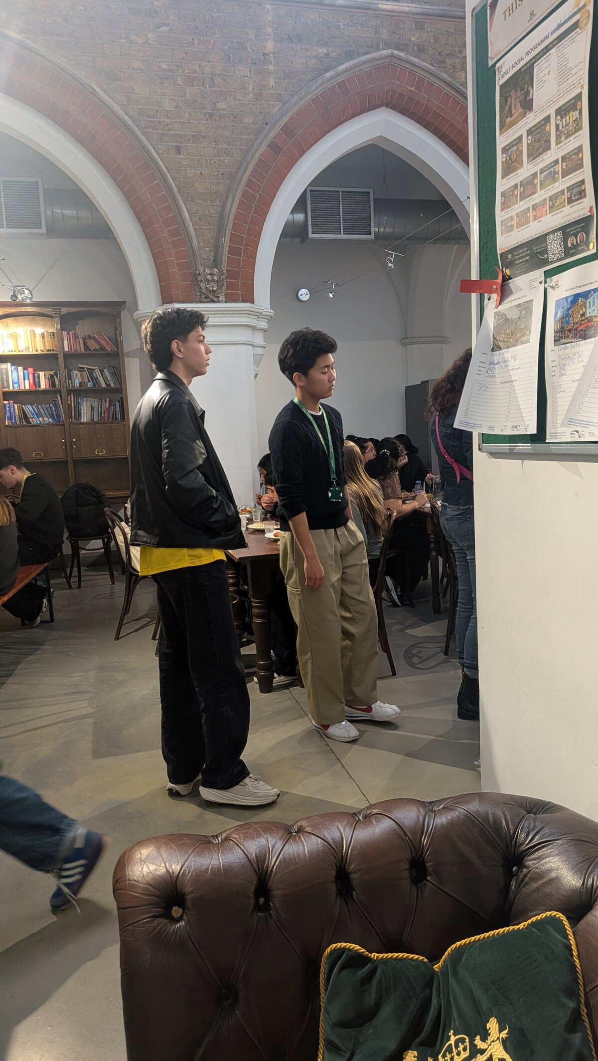 ライブラリーラウンジでくつろぐ